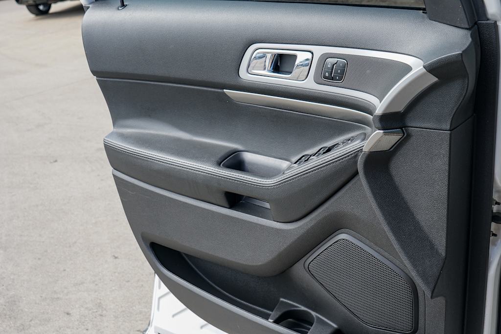 Thumbnail: 2015 Ford Explorer - 19