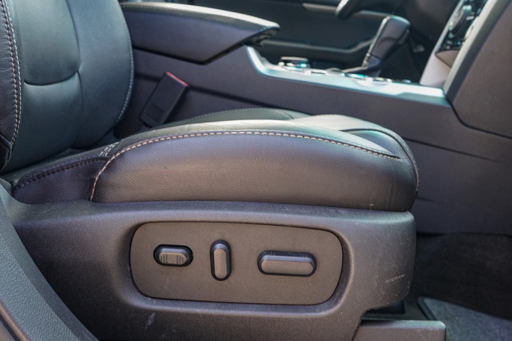 Thumbnail: 2015 Ford Explorer - 25