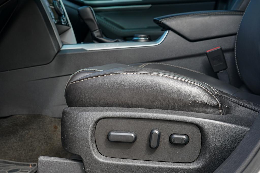 Thumbnail: 2015 Ford Explorer - 21