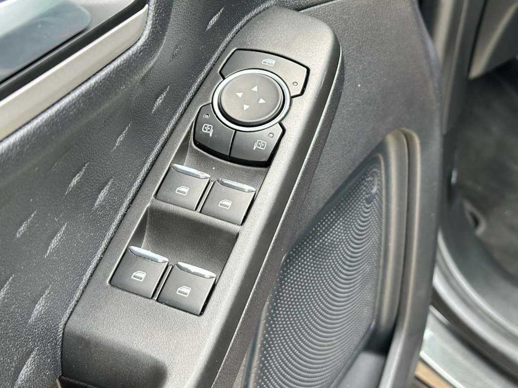 Thumbnail: 2020 Ford Escape - 23