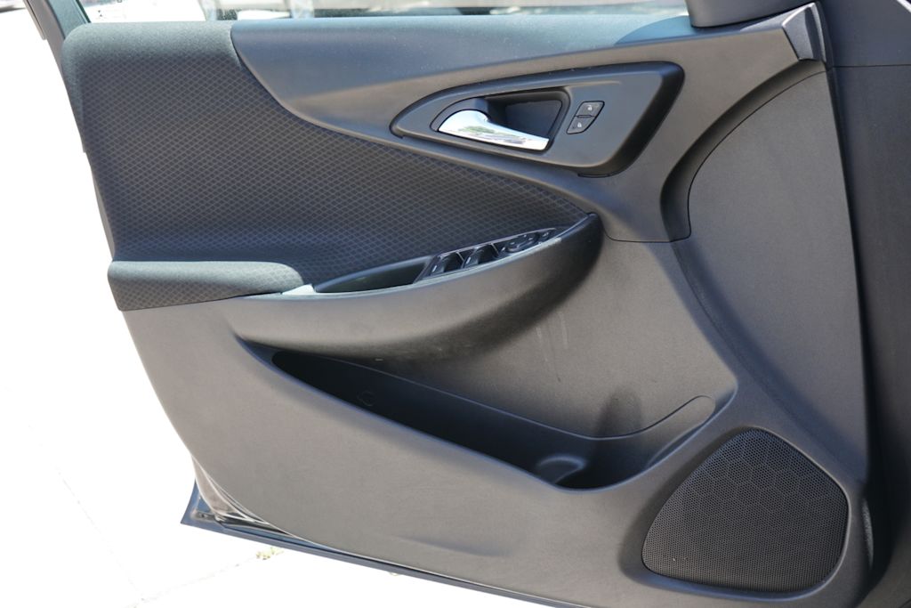 Thumbnail: 2017 Chevrolet Malibu - 23