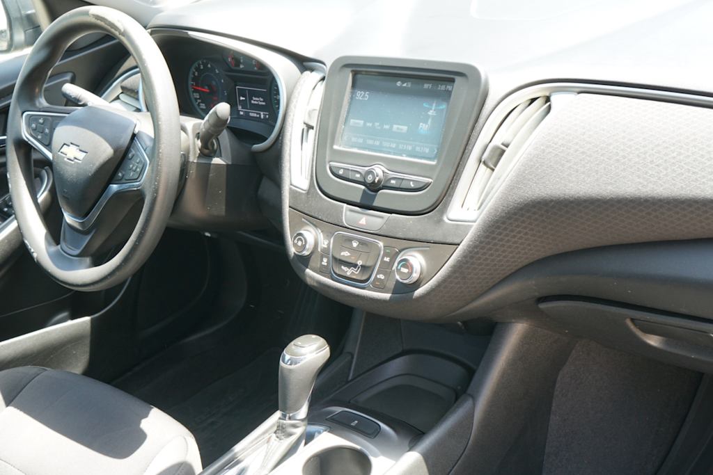 Thumbnail: 2017 Chevrolet Malibu - 11