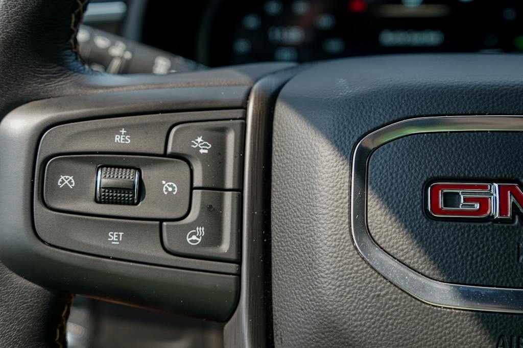 Thumbnail: 2022 GMC Yukon XL - 17