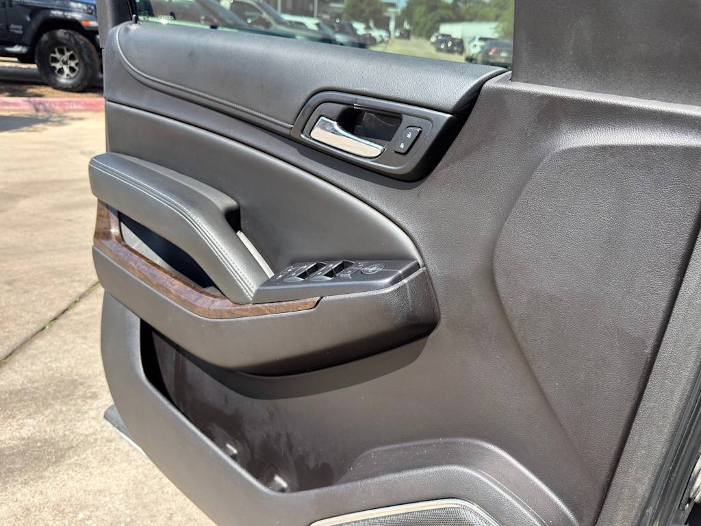 Thumbnail: 2016 Chevrolet Suburban - 25
