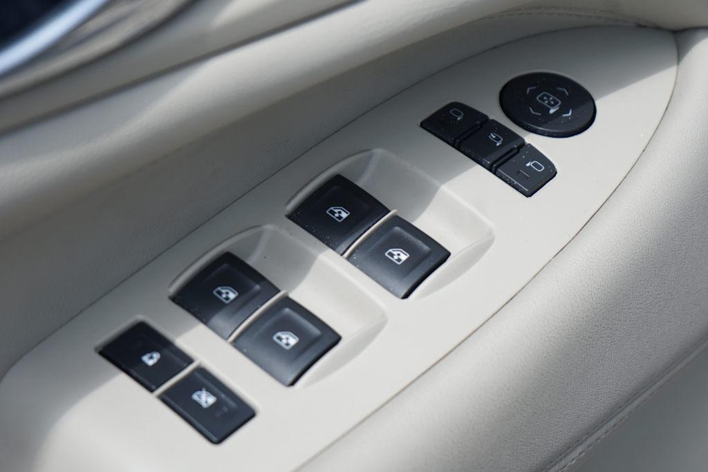 Thumbnail: 2016 Cadillac Escalade - 19