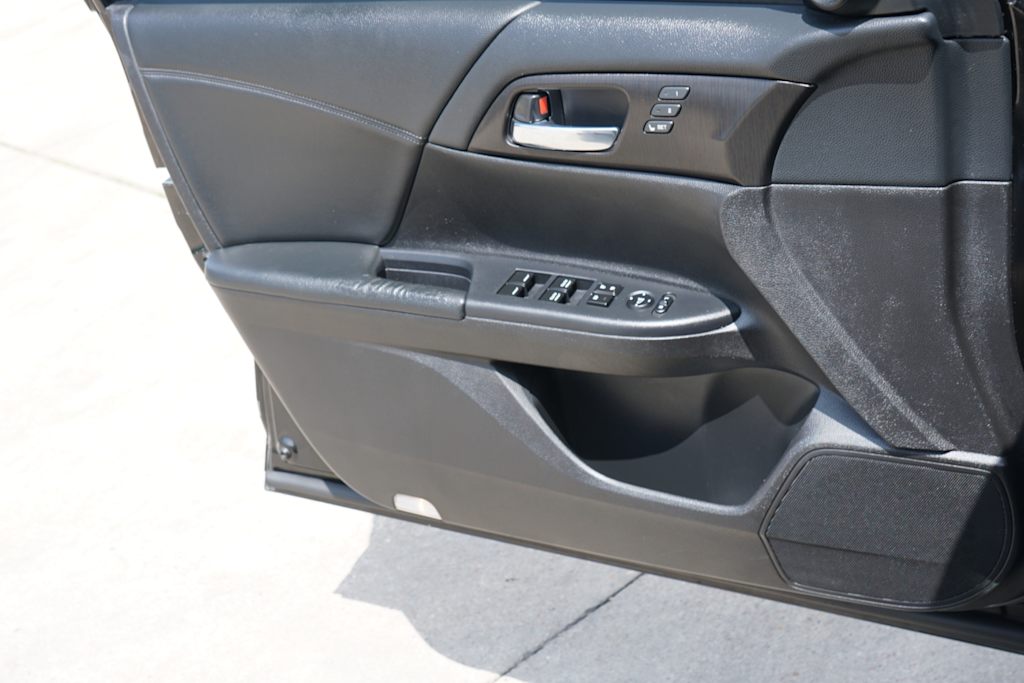 Thumbnail: 2015 Honda Accord - 22