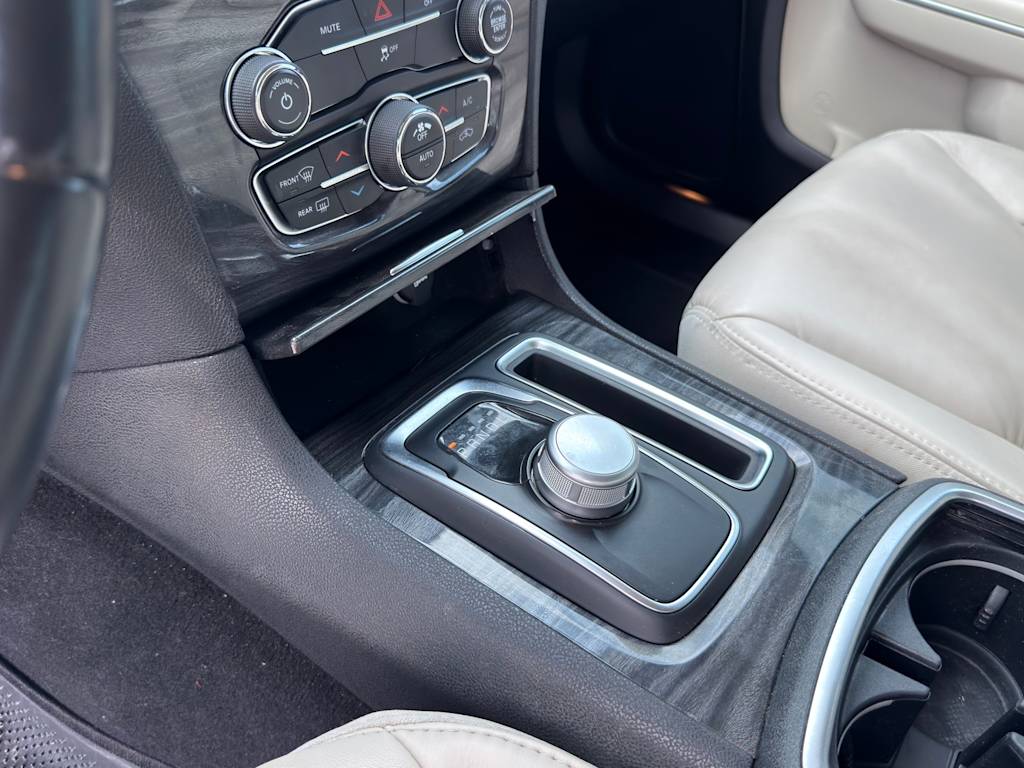 Thumbnail: 2020 Chrysler 300 - 15