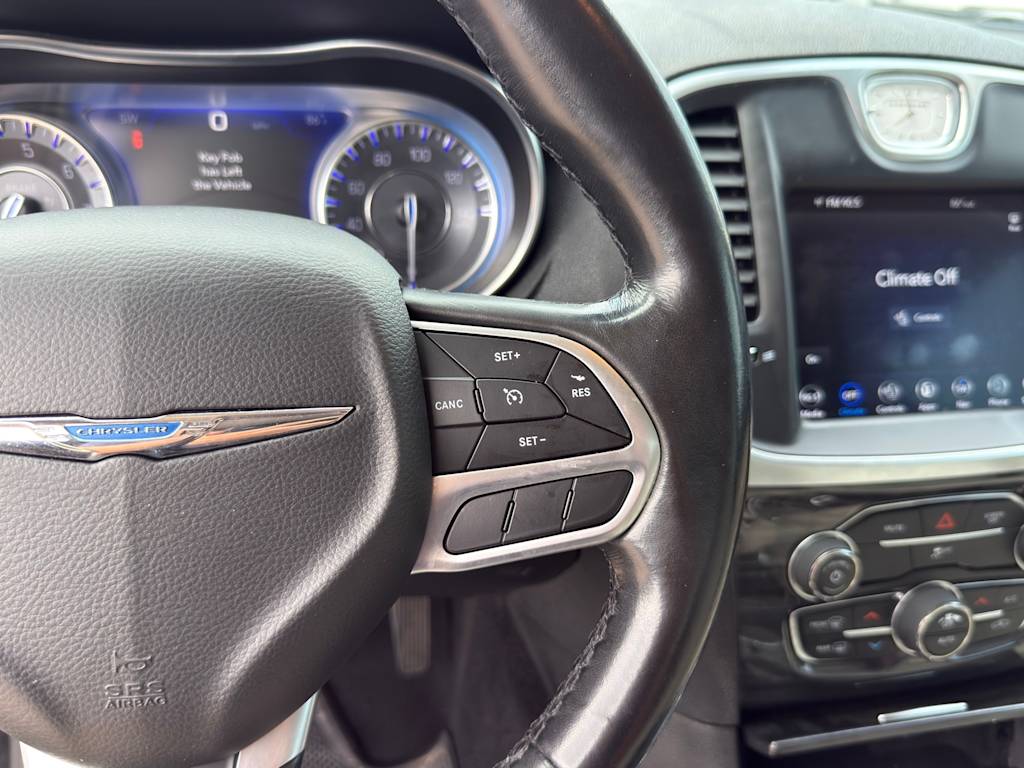 Thumbnail: 2020 Chrysler 300 - 21