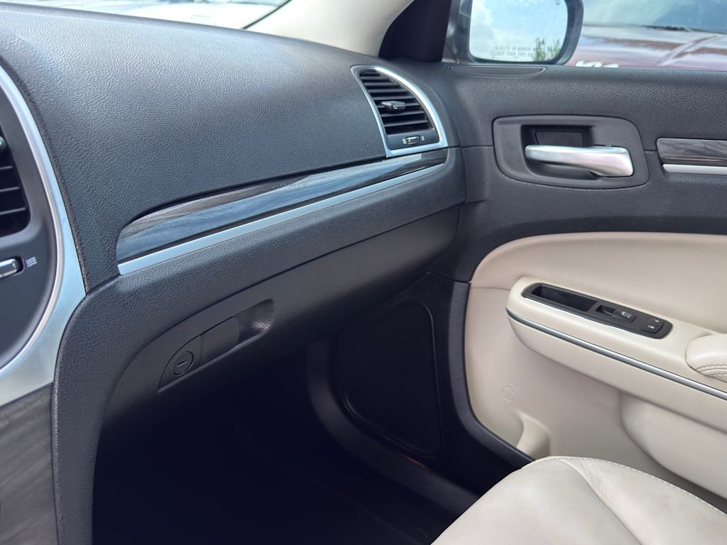 Thumbnail: 2020 Chrysler 300 - 19