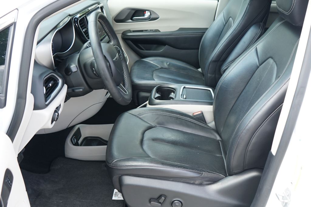 Thumbnail: 2022 Chrysler Pacifica - 8