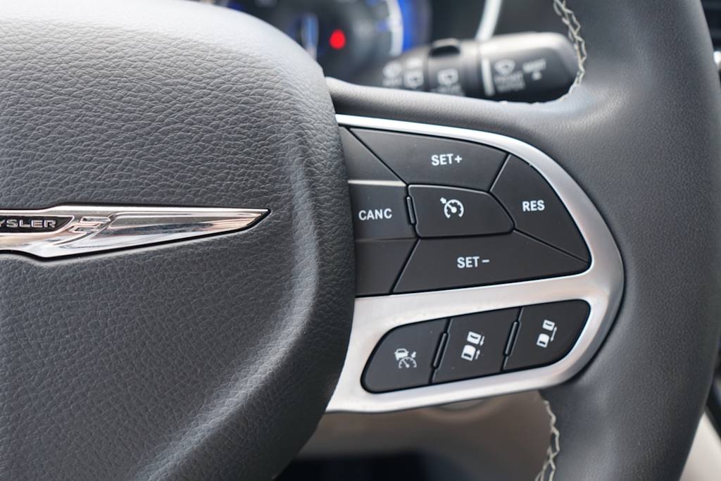 Thumbnail: 2022 Chrysler Pacifica - 17