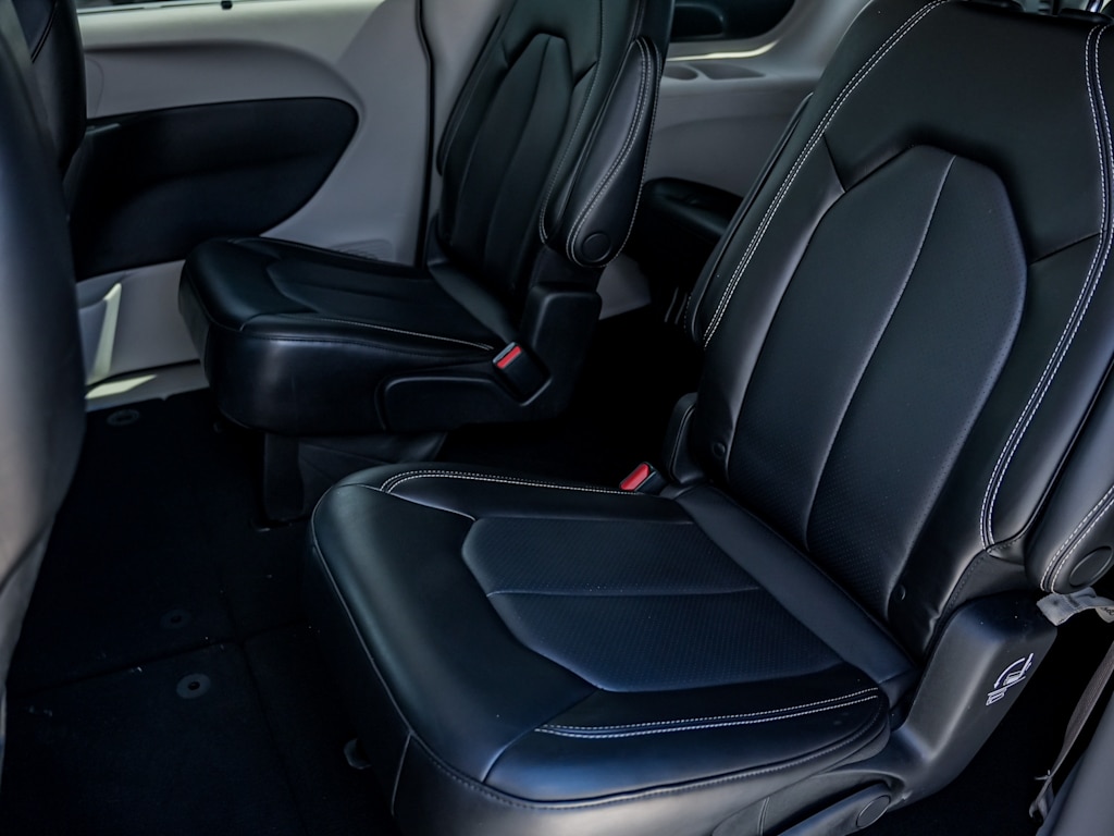 Thumbnail: 2023 Chrysler Pacifica - 9
