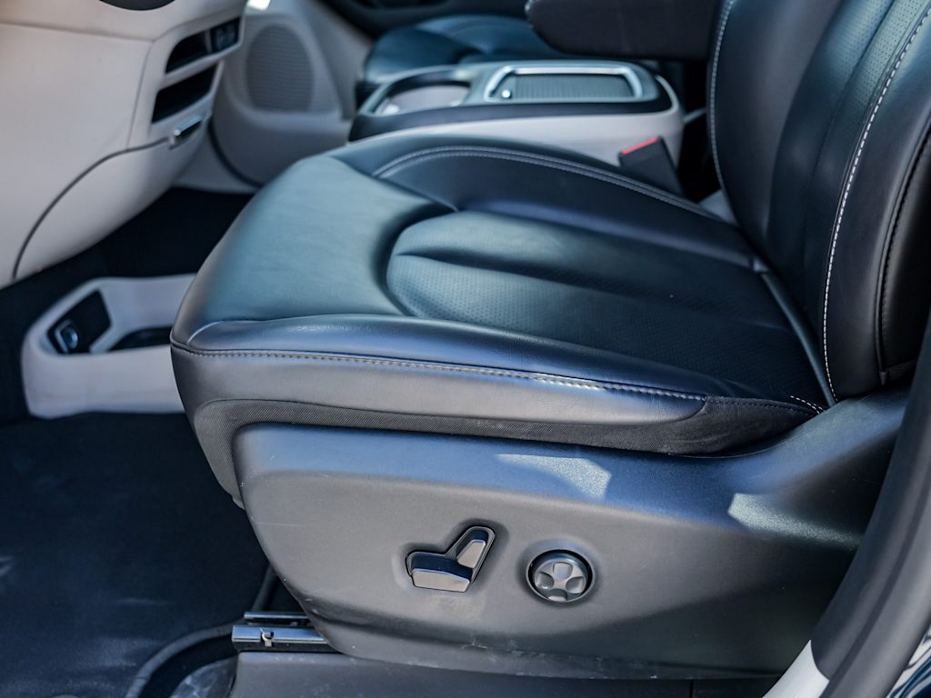 Thumbnail: 2023 Chrysler Pacifica - 25