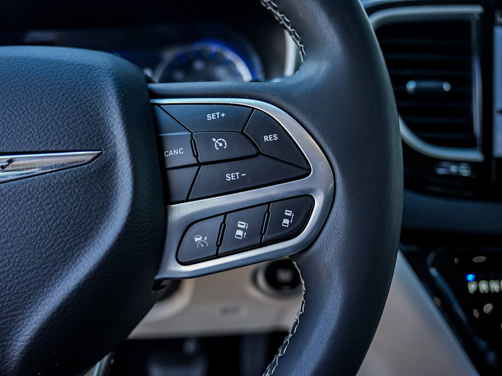 Thumbnail: 2023 Chrysler Pacifica - 19