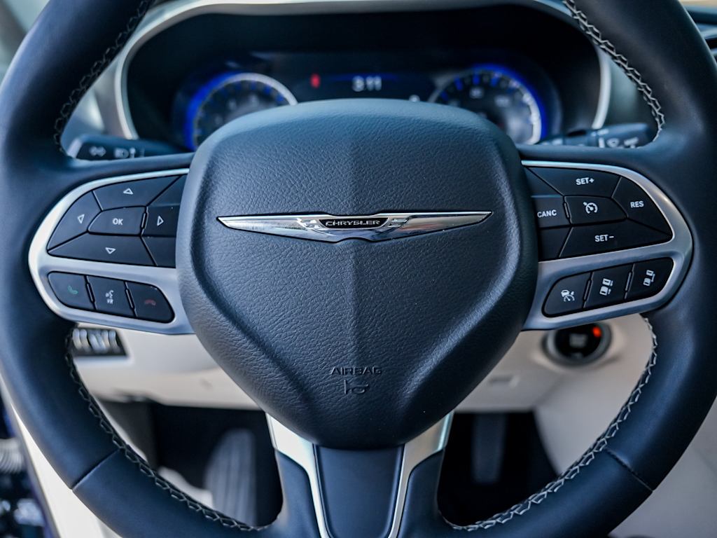 Thumbnail: 2023 Chrysler Pacifica - 18
