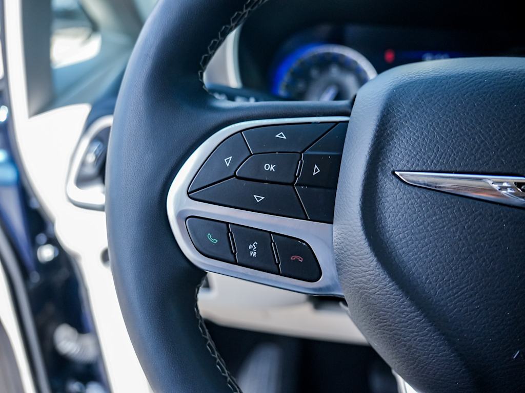 Thumbnail: 2023 Chrysler Pacifica - 20
