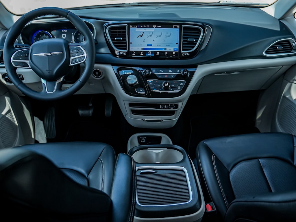 Thumbnail: 2023 Chrysler Pacifica - 6
