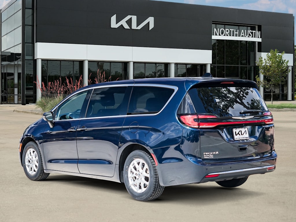 Thumbnail: 2023 Chrysler Pacifica - 5