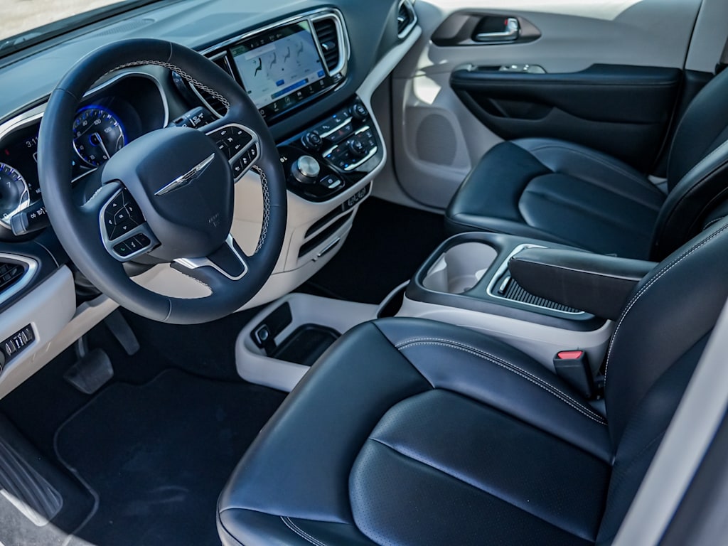 Thumbnail: 2023 Chrysler Pacifica - 7