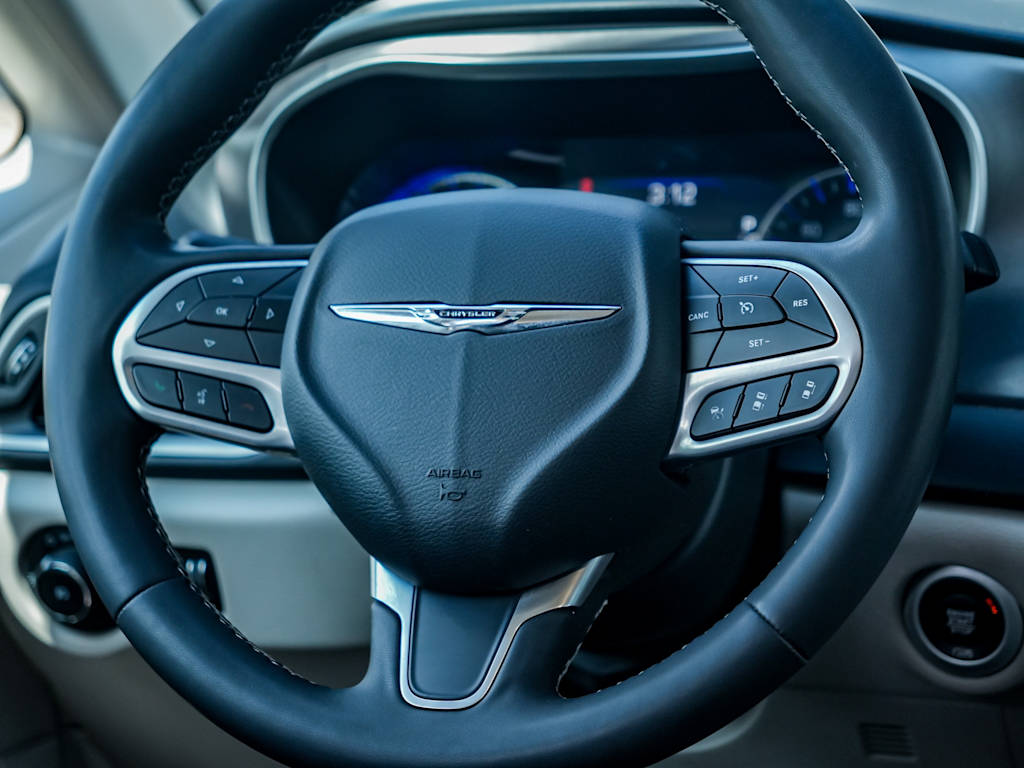Thumbnail: 2023 Chrysler Pacifica - 10