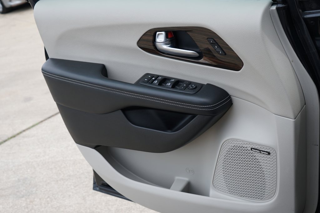 Thumbnail: 2022 Chrysler Pacifica - 22