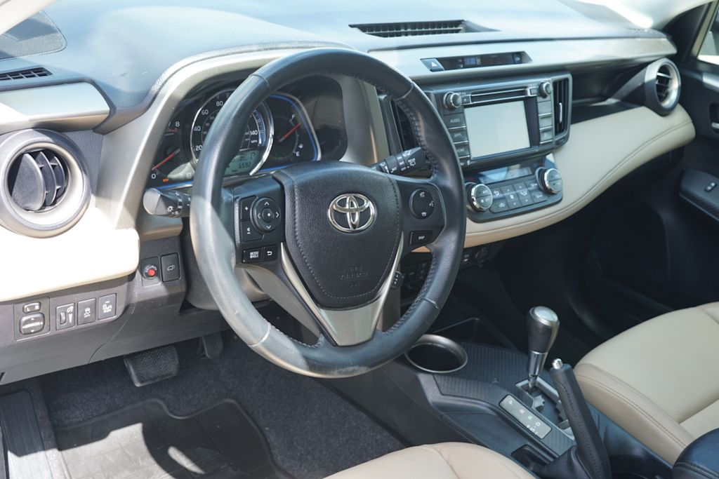 Thumbnail: 2015 Toyota RAV4 - 2