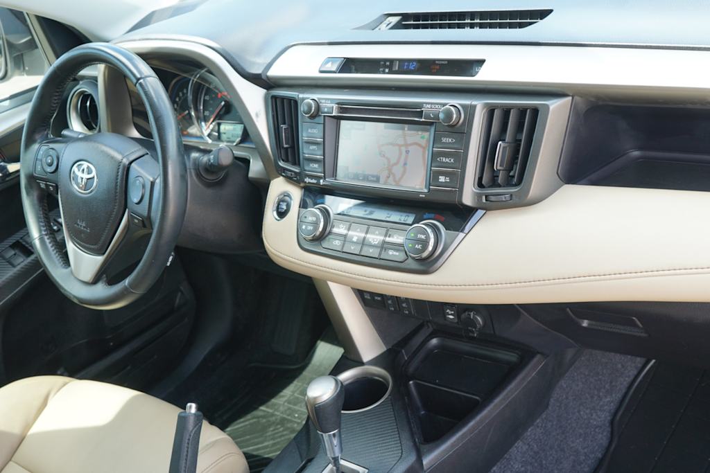 Thumbnail: 2015 Toyota RAV4 - 11