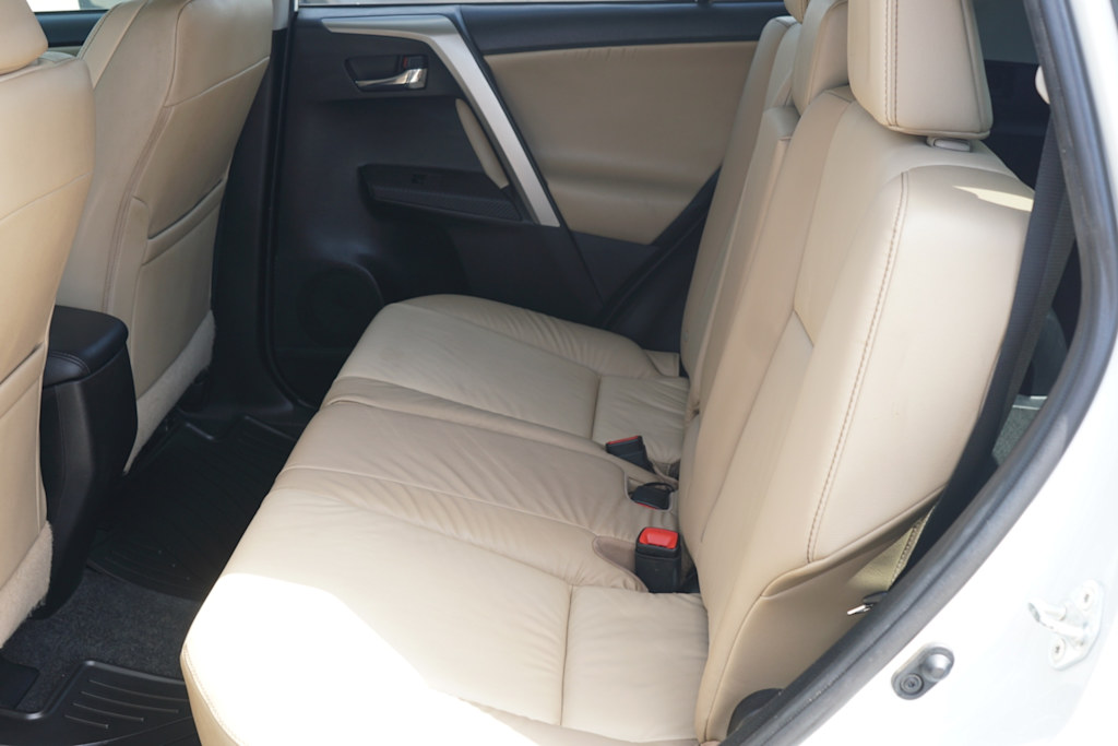 Thumbnail: 2015 Toyota RAV4 - 10