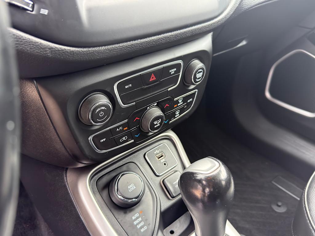 Thumbnail: 2019 Jeep Compass - 22
