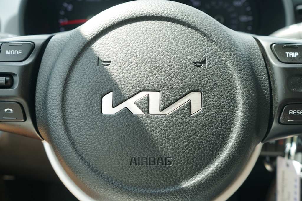 Thumbnail: 2022 Kia Rio - 17