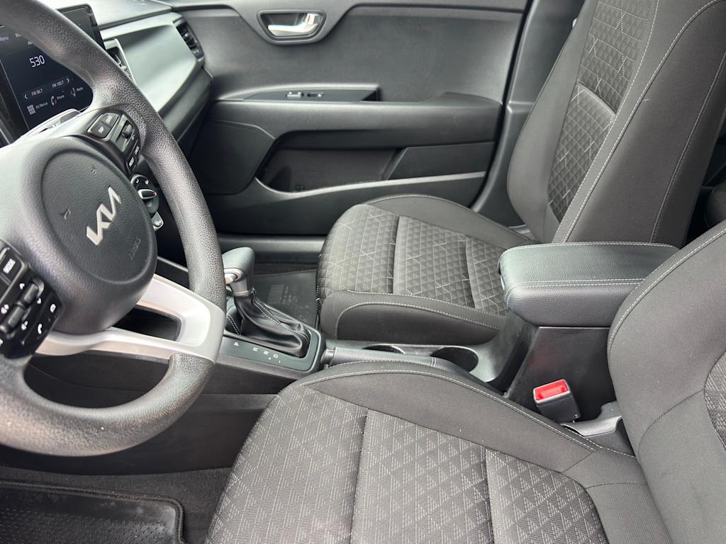 Thumbnail: 2023 Kia Rio - 10