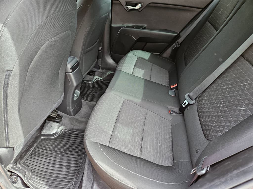 2021 Kia Rio S 10