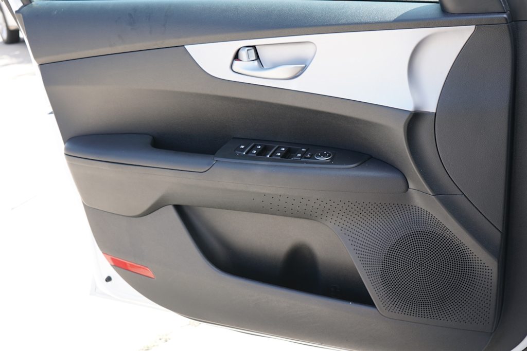 Thumbnail: 2024 Kia Forte - 21