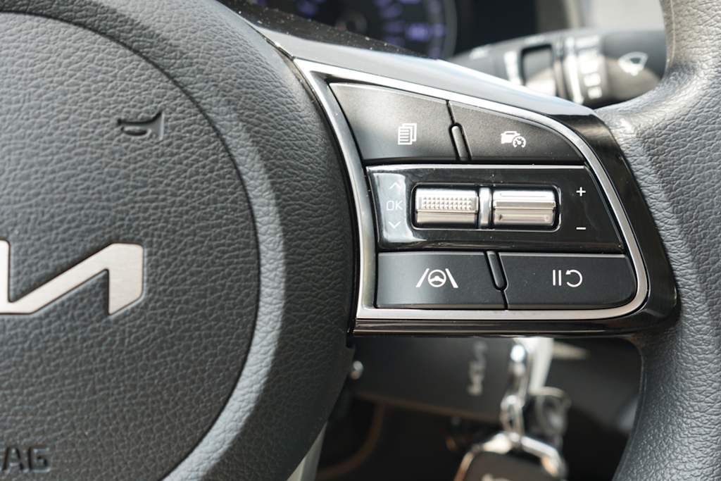 Thumbnail: 2023 Kia Forte - 18