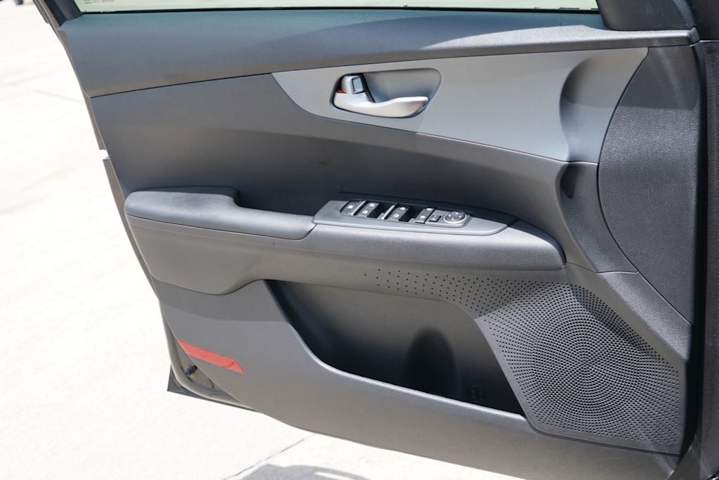 Thumbnail: 2021 Kia Forte - 21