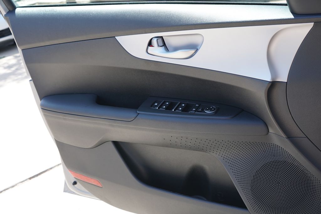 Thumbnail: 2023 Kia Forte - 18