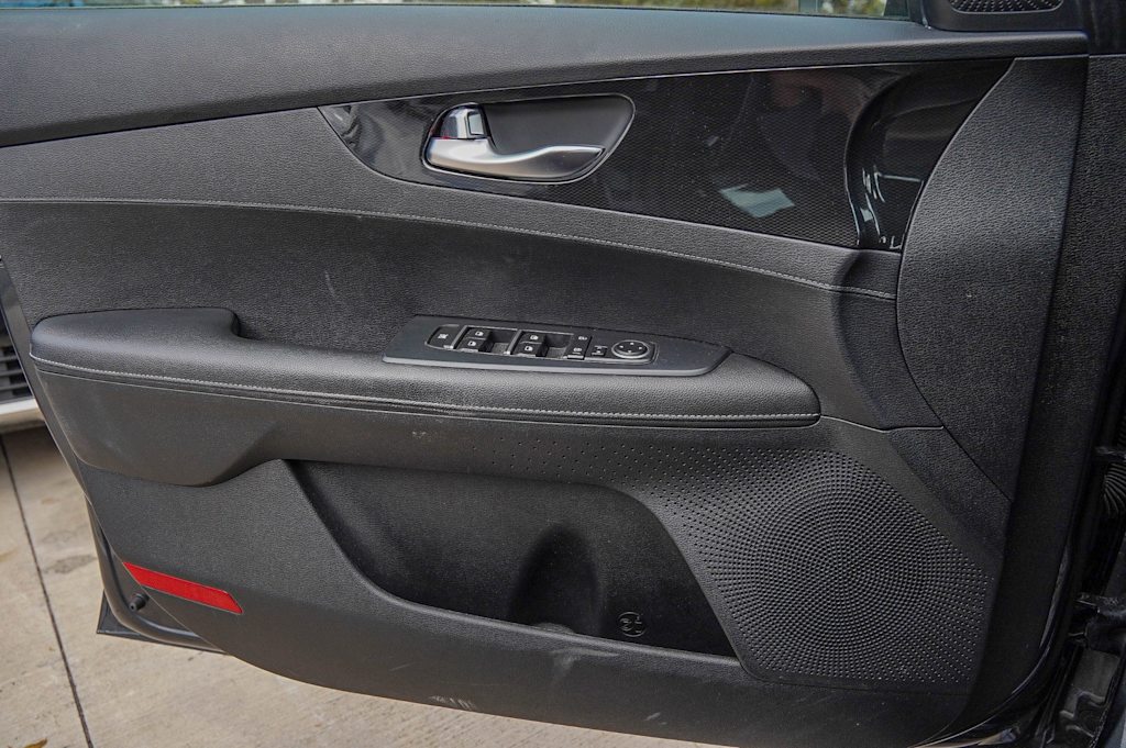 Thumbnail: 2020 Kia Forte - 25