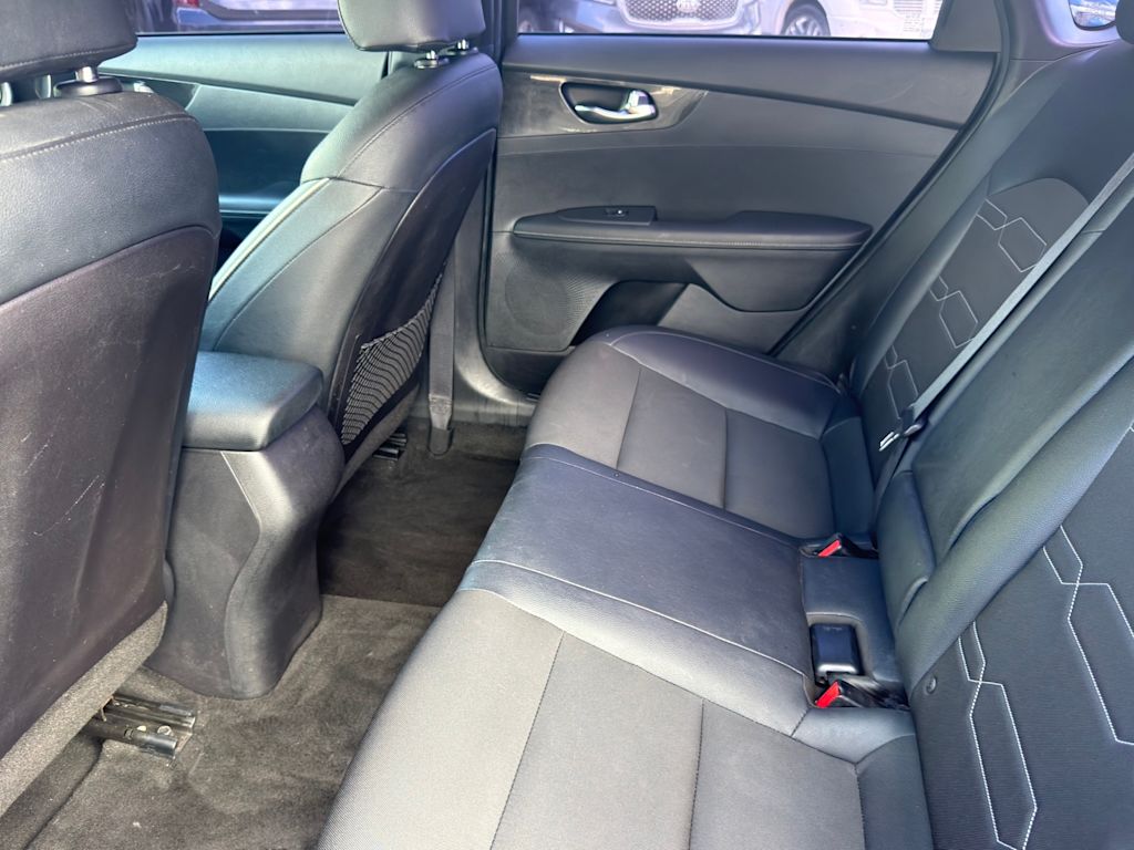Thumbnail: 2021 Kia Forte - 29