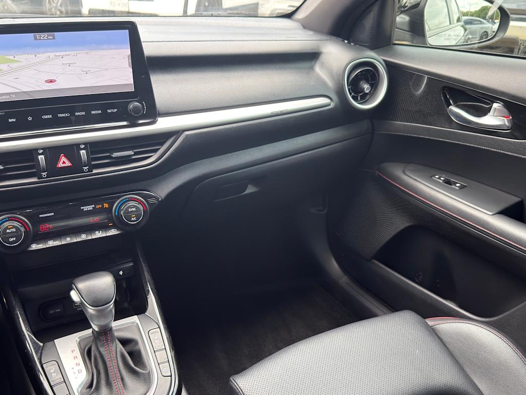 Thumbnail: 2022 Kia Forte - 11