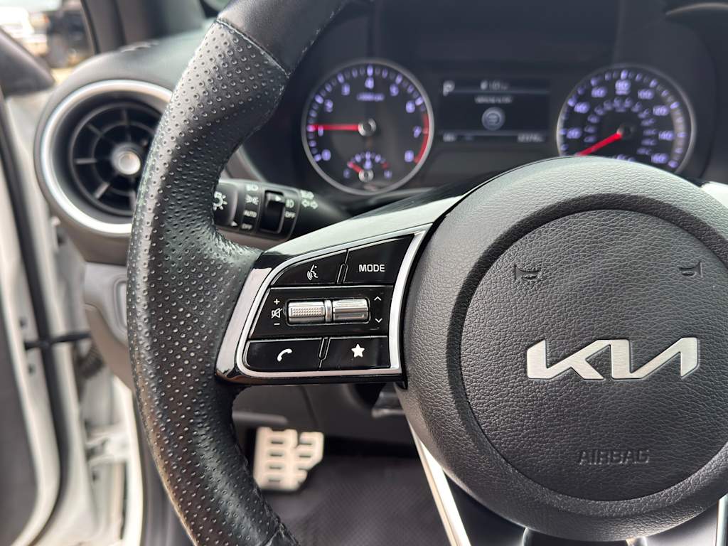 Thumbnail: 2023 Kia Forte - 23