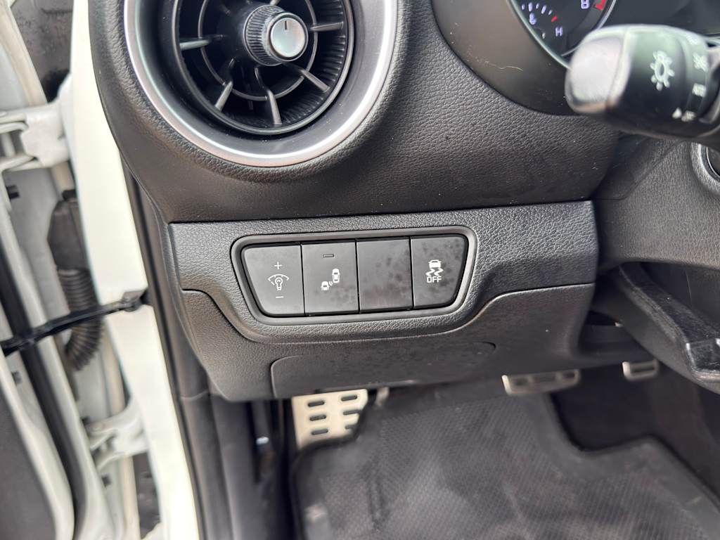 Thumbnail: 2023 Kia Forte - 25