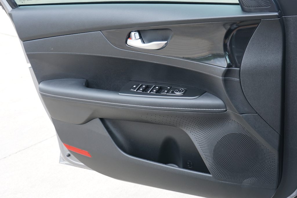 Thumbnail: 2023 Kia Forte - 21