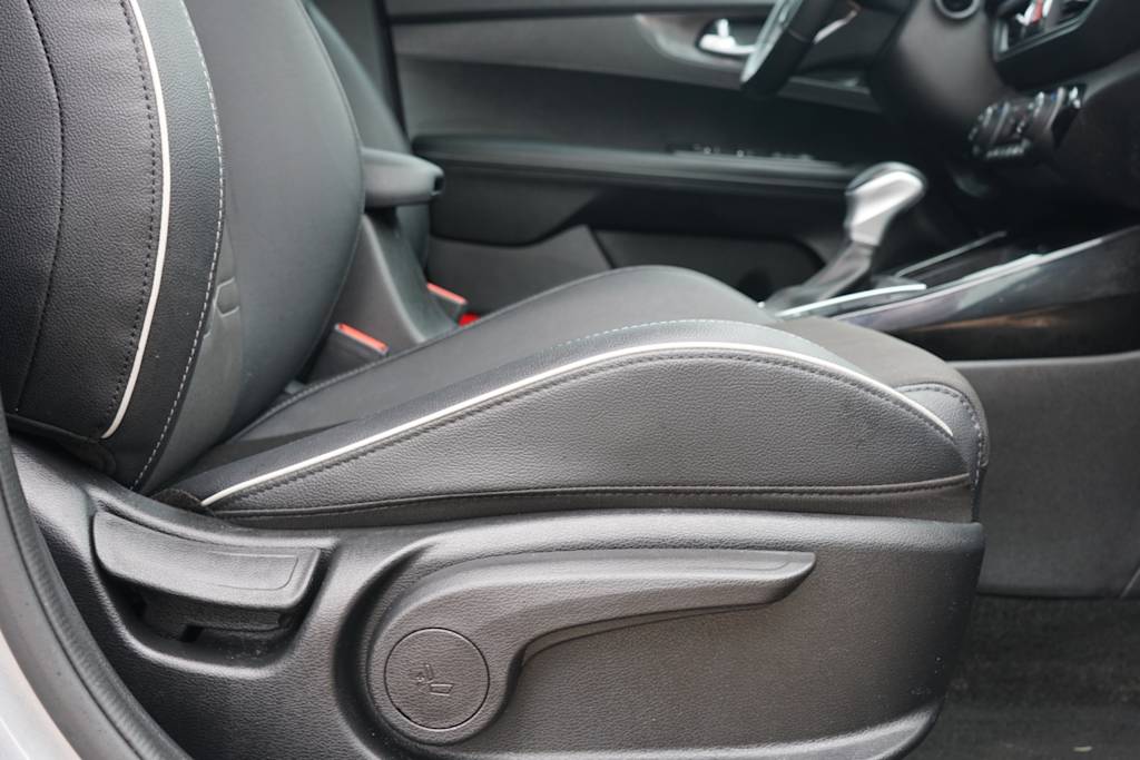 Thumbnail: 2023 Kia Forte - 27