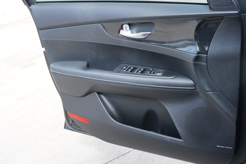Thumbnail: 2023 Kia Forte - 20