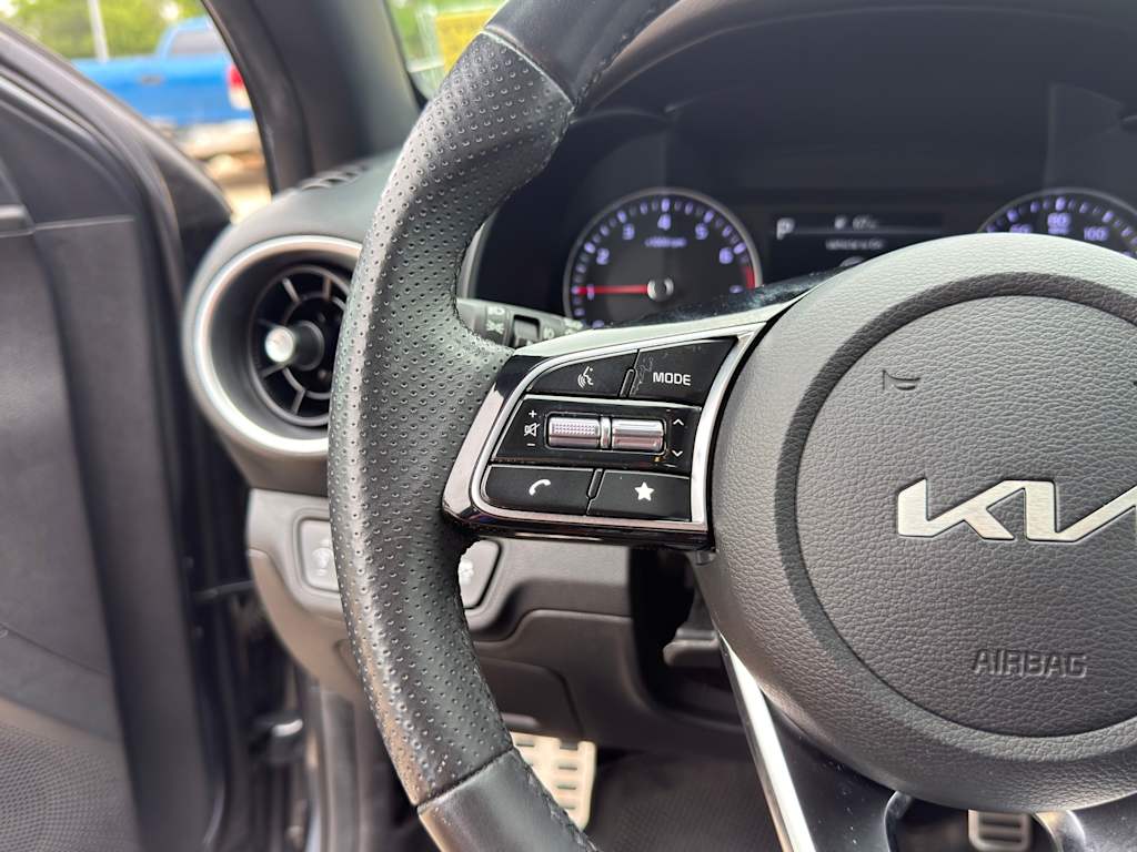 Thumbnail: 2023 Kia Forte - 23