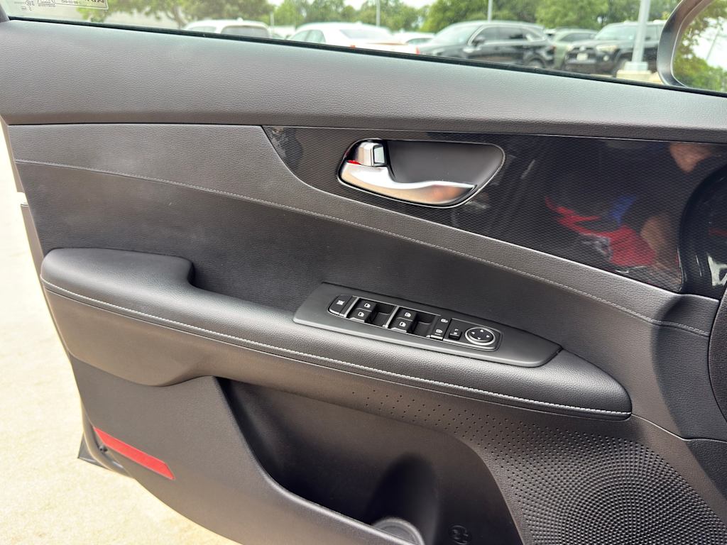 Thumbnail: 2023 Kia Forte - 24