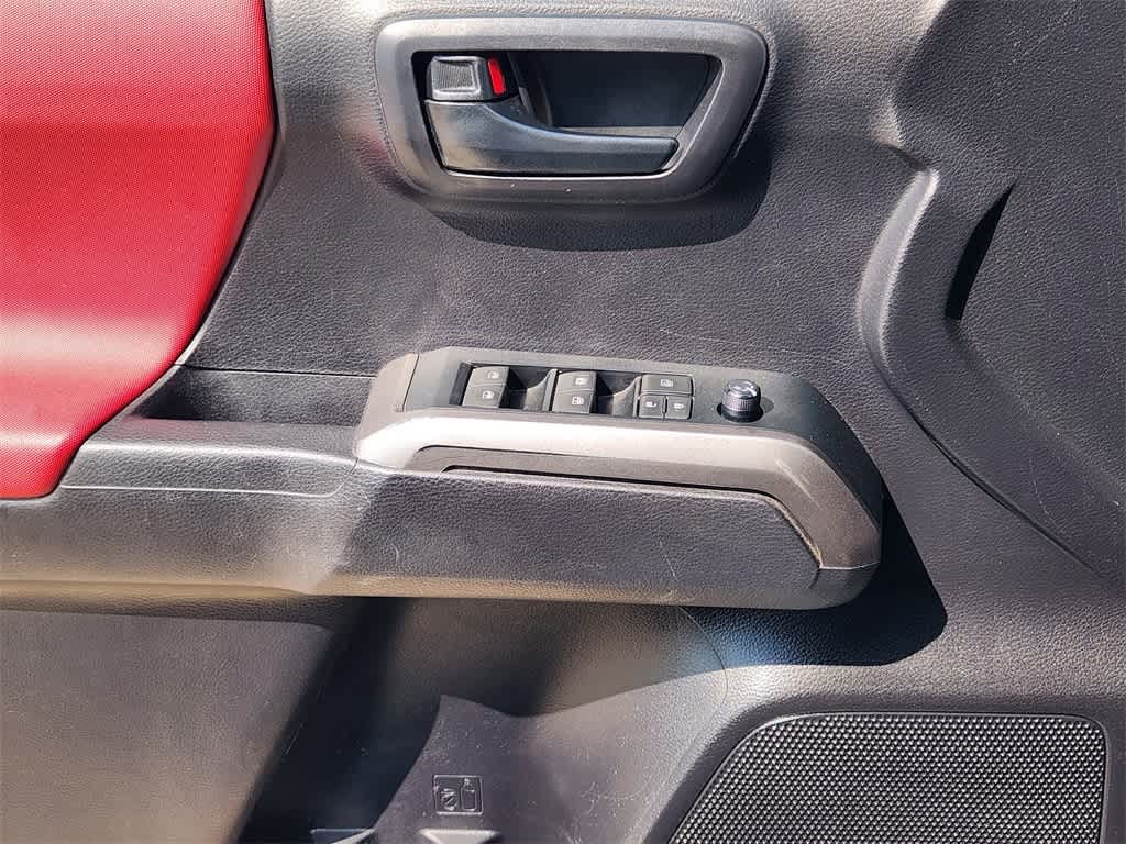 Thumbnail: 2021 Toyota Tacoma - 29