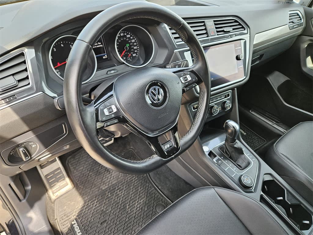 2020 Volkswagen Tiguan SE R-Line Black 2