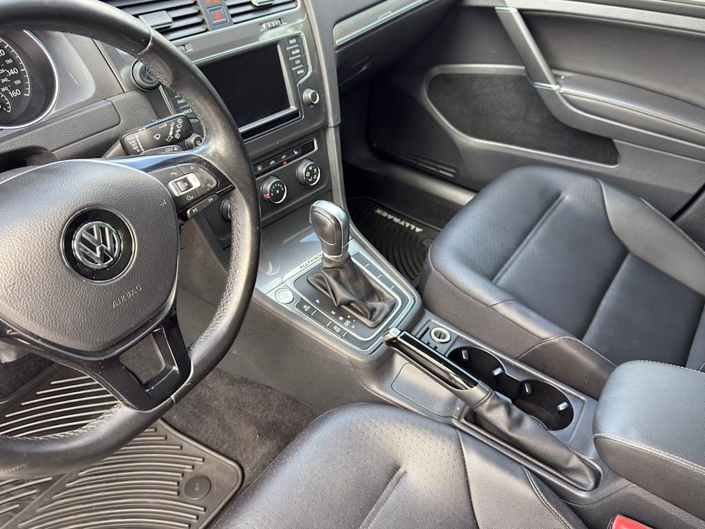 Thumbnail: 2017 Volkswagen Golf - 8