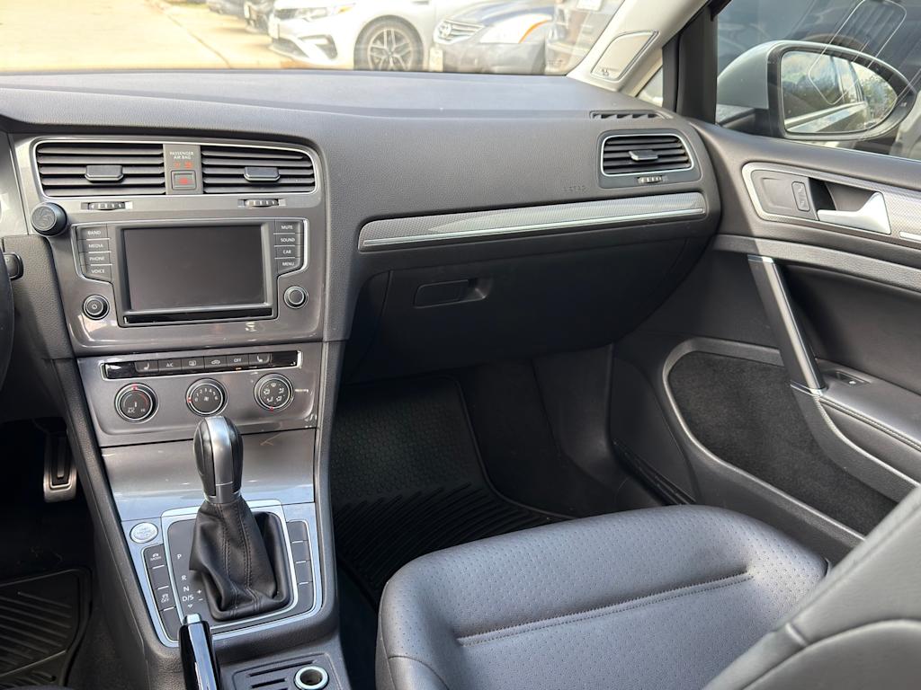 Thumbnail: 2017 Volkswagen Golf - 13